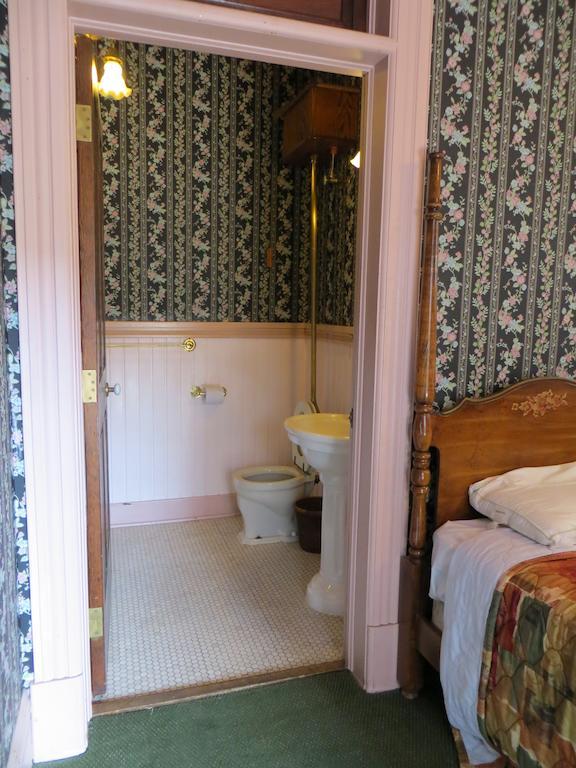 Irwin Street Inn Hanford Chambre photo