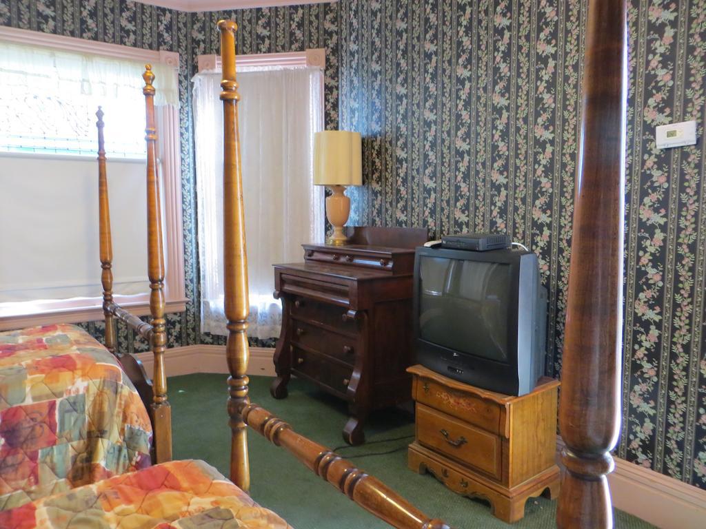 Irwin Street Inn Hanford Chambre photo
