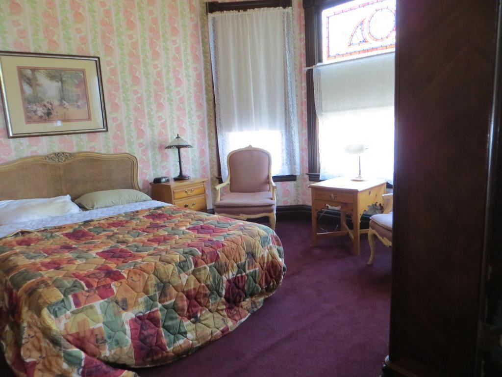 Irwin Street Inn Hanford Chambre photo